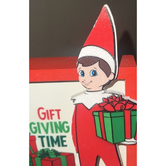 New original Elf on the Shelf Christmas tabletop/ picture Boy "Gift Giving time" - Picture 5 of 8